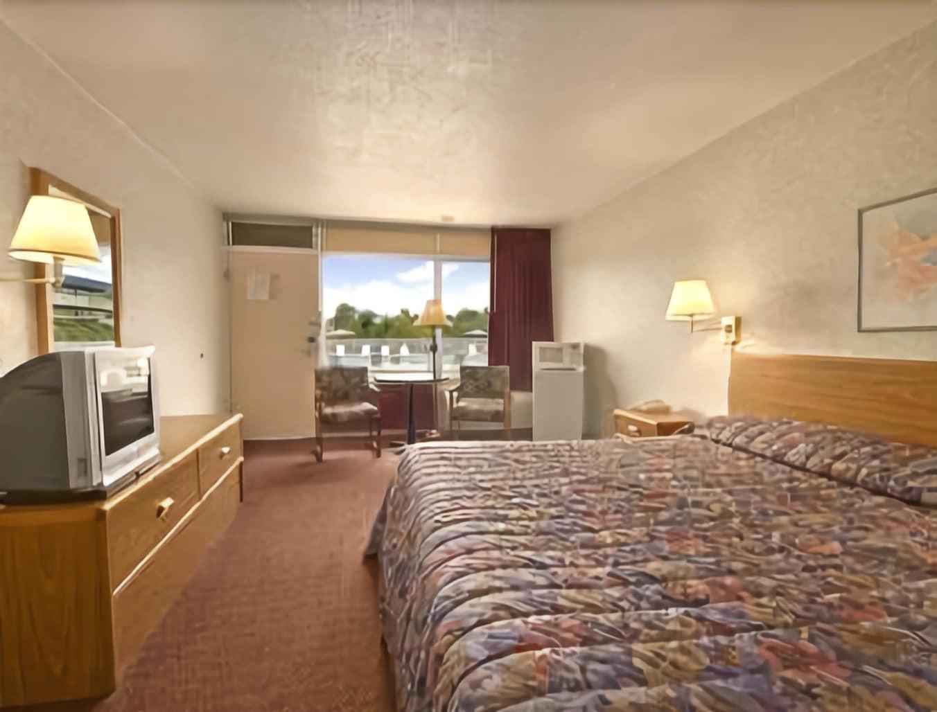 Days By Wyndham St Clairsville Hotel