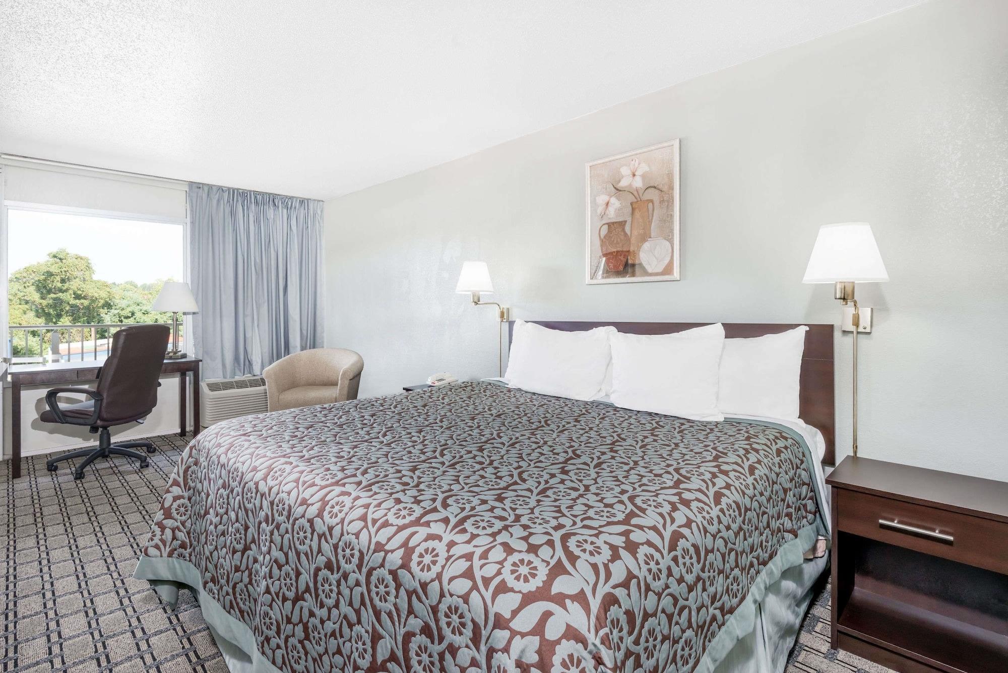 Days By Wyndham St Clairsville